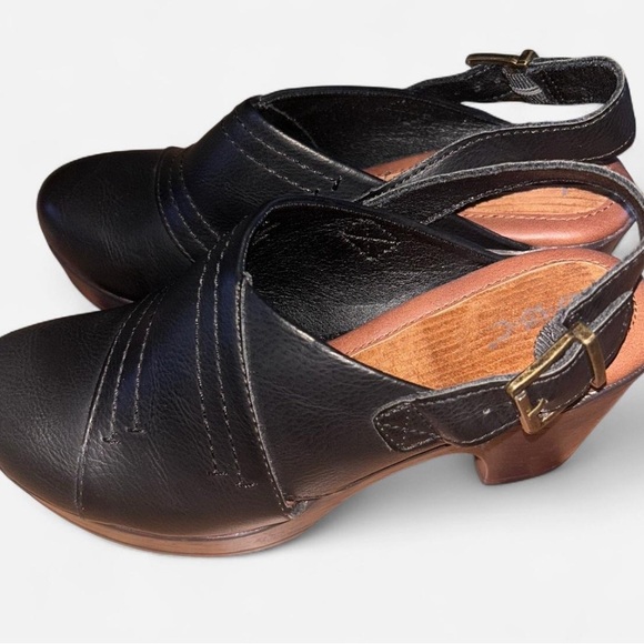 Black and Brown Platform Mules with Slingback Design - Picture 2 of 7